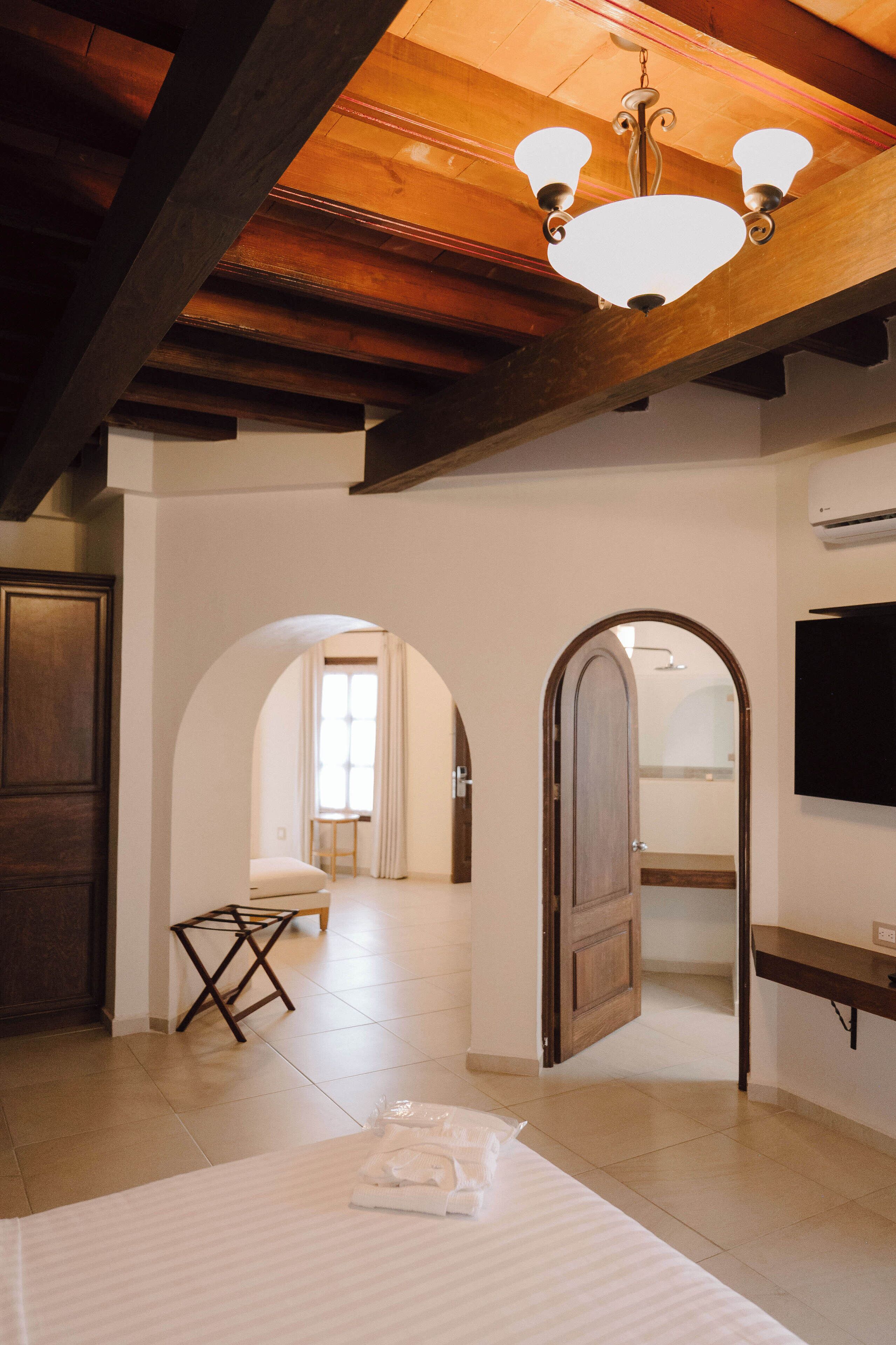 Down comforters, in-room safe, desk, blackout drapes