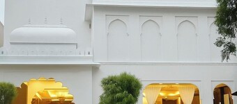 Hotel Atulyaa Taj