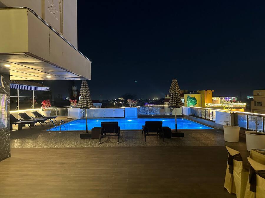 Una piscina cubierta