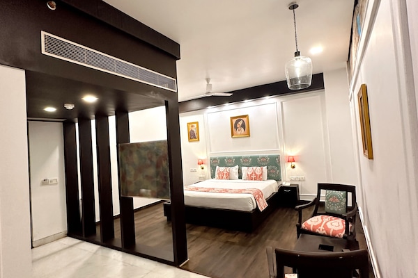 Habitación superior, 1 cama doble, bañera | Ropa de cama de alta calidad, colchones Select Comfort, minibar