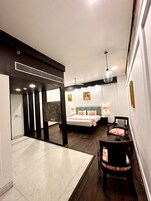 Superior Room, 1 Double Bed, Bathtub | Premium bedding, Select Comfort beds, minibar, in-room safe