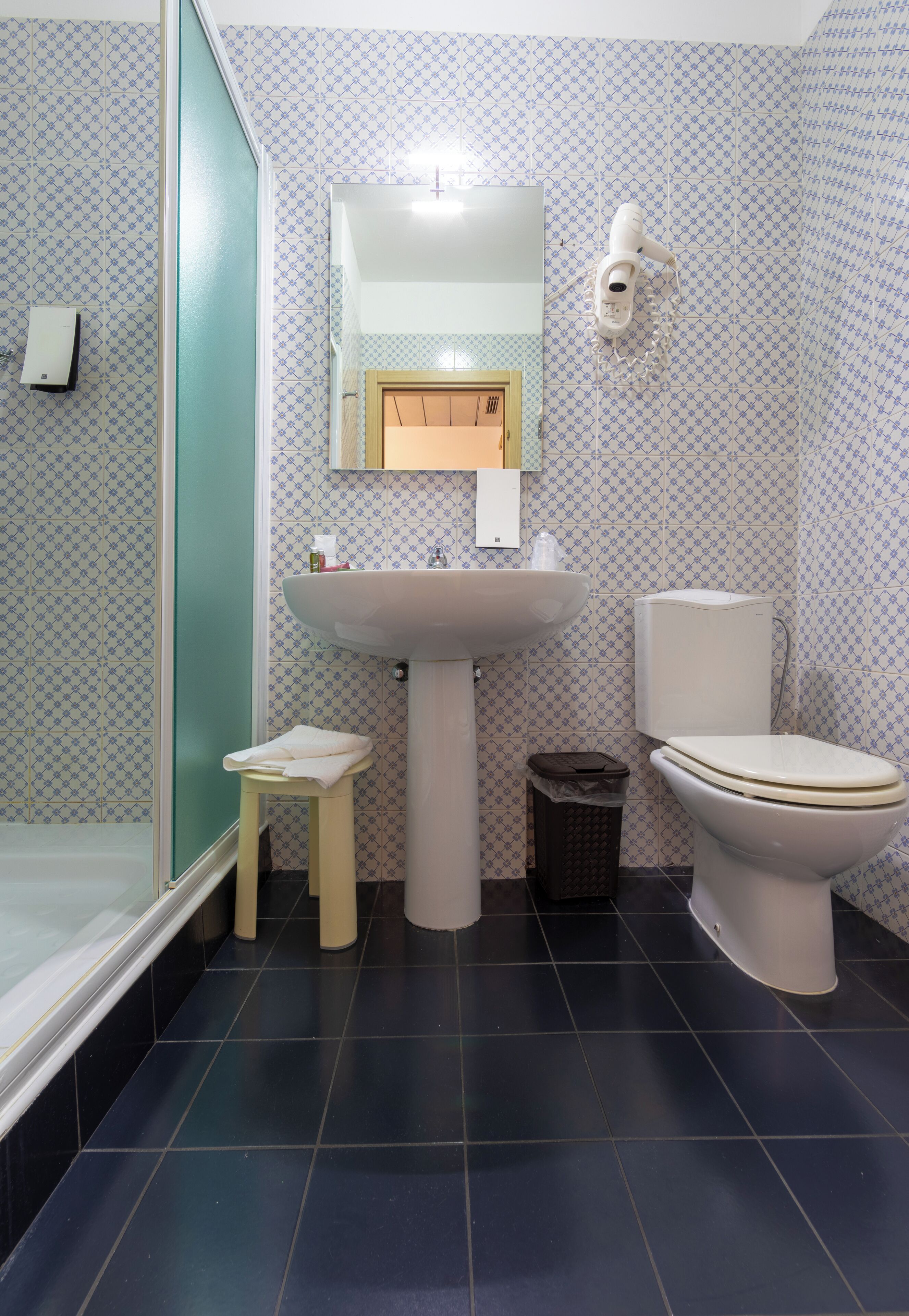 shower, rainfall showerhead, hair dryer, bidet