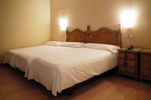 In-room safe, free WiFi - Isis (Madrid)