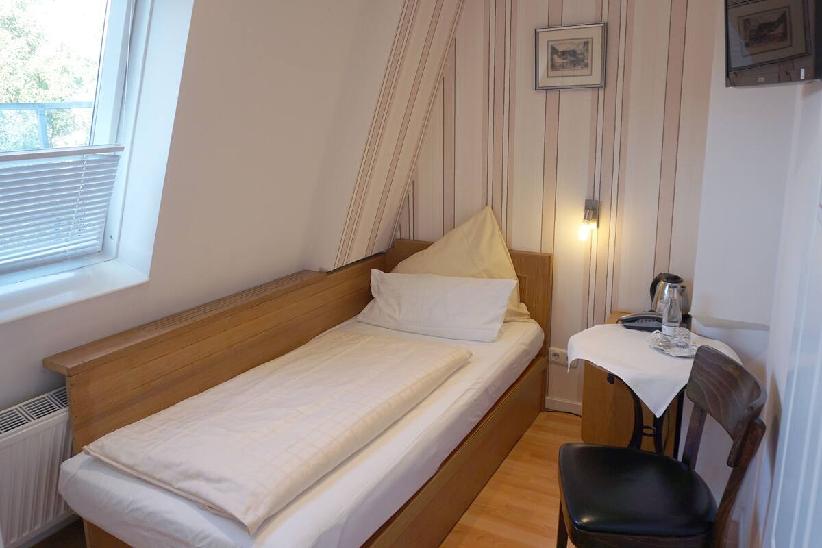 Economy Single Room