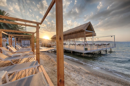 Private beach, free beach shuttle, free beach cabanas, sun-loungers. Babana Hotel