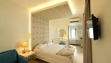 Deluxe Room | Premium bedding, minibar, in-room safe, free WiFi