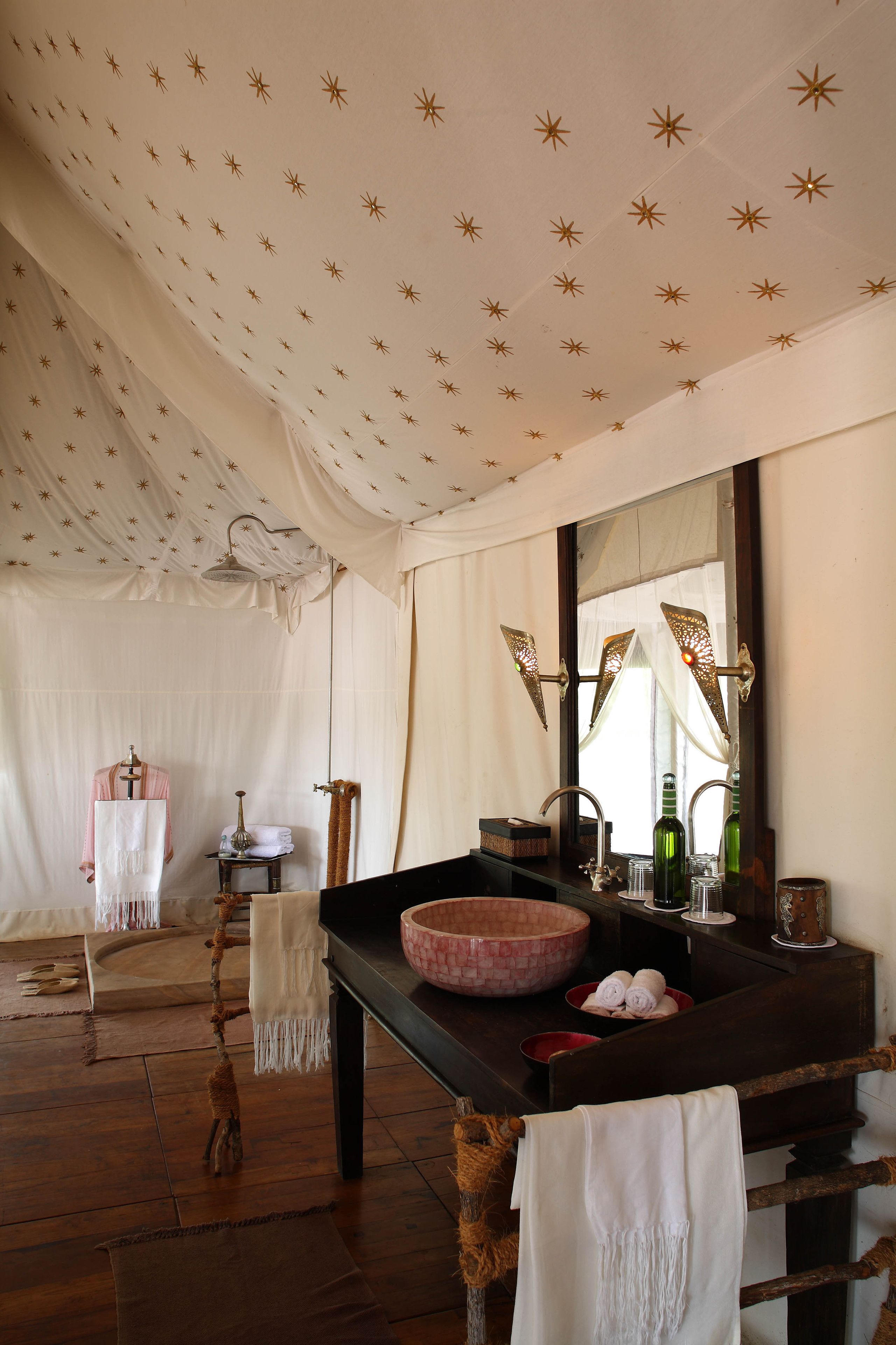 River Suite | Bathroom | Hair dryer, towels