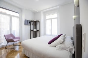 Habitación doble superior, 1 cama matrimonial o 2 camas individuales | Edredón, caja de seguridad en la habitación y decoración personalizada