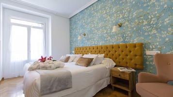 Habitación doble superior, 1 cama doble o 2 individuales | Edredones de plumas, caja fuerte, decoración individual y escritorio