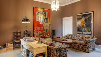 Sala de estar en el lobby