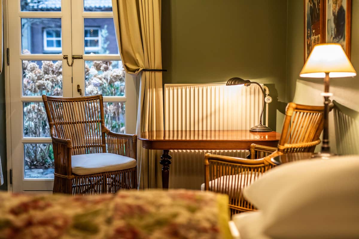 1 bedroom, hypo-allergenic bedding, minibar, in-room safe