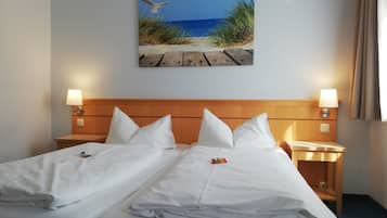 Allergikerbettwaren, Minibar, Zimmersafe, Schreibtisch