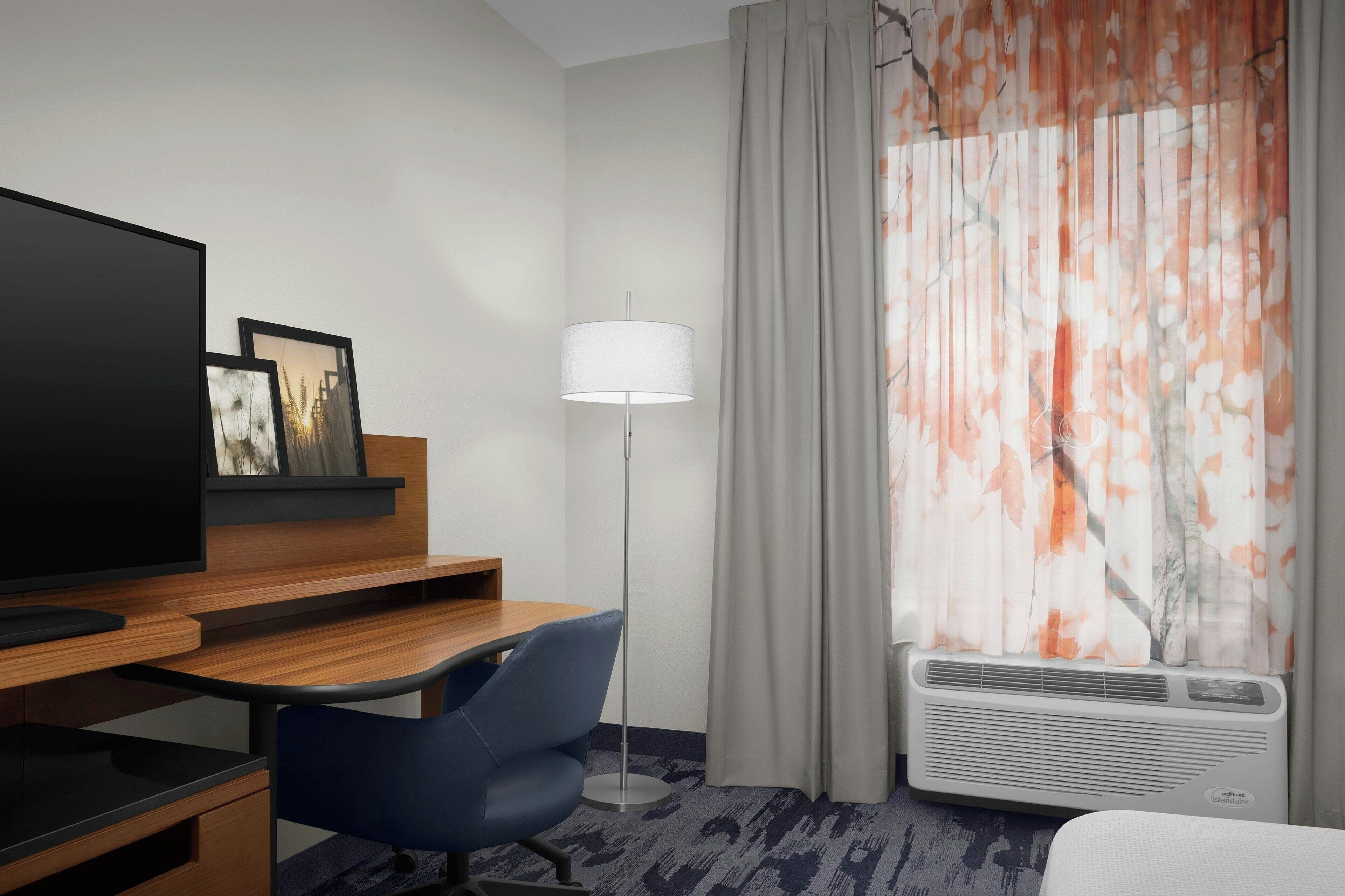 in-room safe, desk, laptop workspace, blackout curtains