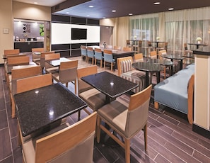 Desayuno para llevar incluido todos los días