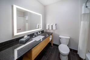 Combined shower/bathtub, free toiletries, hair dryer, towels - La Quinta Inn & Suites by Wyndham Wichita Falls - MSU Area (Wichita Falls)