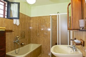 Standard Apartment, 1 Bedroom, Pool View (3 people) | Bathroom | Hair dryer, bidet, towels - La Conte (Lucca)