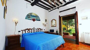 Family Apartment, 1 Bedroom, Pool View (4 people) | In-room safe, free cribs/infant beds, free WiFi, bed sheets