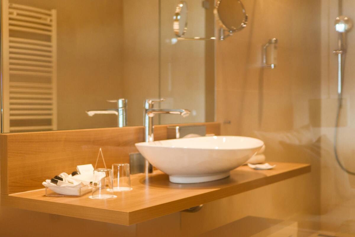 luxury double room, balcony, sea view | bathroom | shower, rainfall showerhead, hair dryer, bathrobes