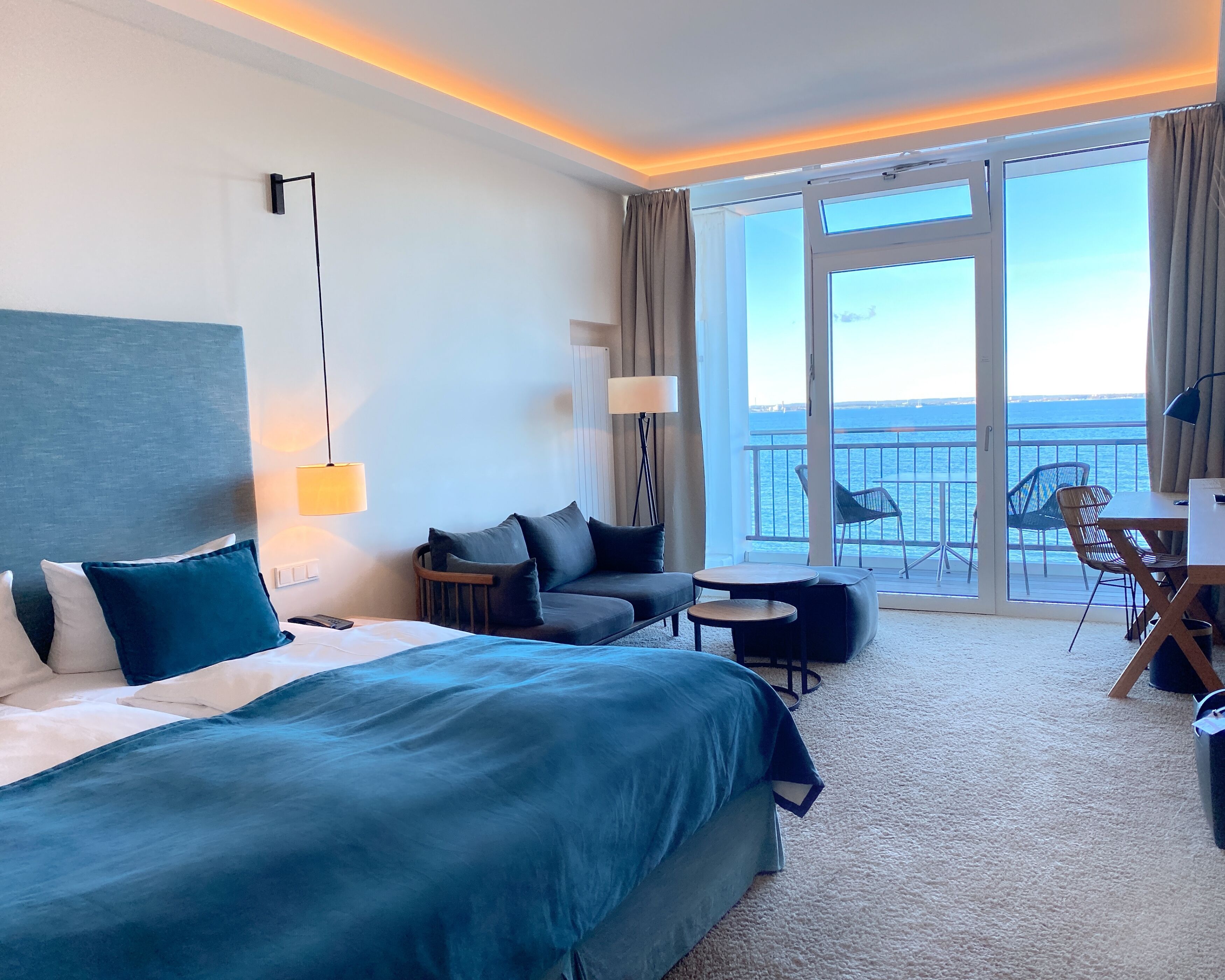 Hypo-allergenic bedding, in-room safe, desk, laptop workspace