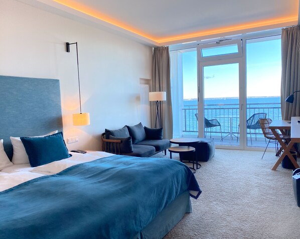 Sea Luxury Doppelzimmer mit Badewanne und Seeblick