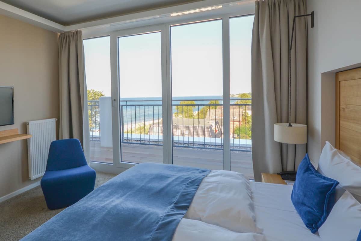 penthouse, balcony | 1 bedroom, hypo-allergenic bedding, in-room safe, desk