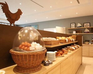Tägliches Frühstücksbuffet gegen Gebühr