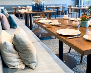 Desayuno buffet (EUR 19 por persona) 