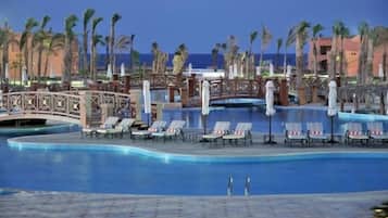 Seasonal outdoor pool, pool umbrellas, sun loungers
