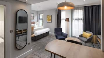 Suite estudio, 1 cama King size, cocineta | 1 habitación y ropa de cama de alta calidad