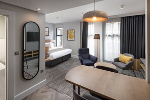 Studio Suite, 1 King Bed, Kitchenette | Premium bedding, in-room safe, desk, laptop workspace - Staybridge Suites London - Vauxhall by IHG (London)