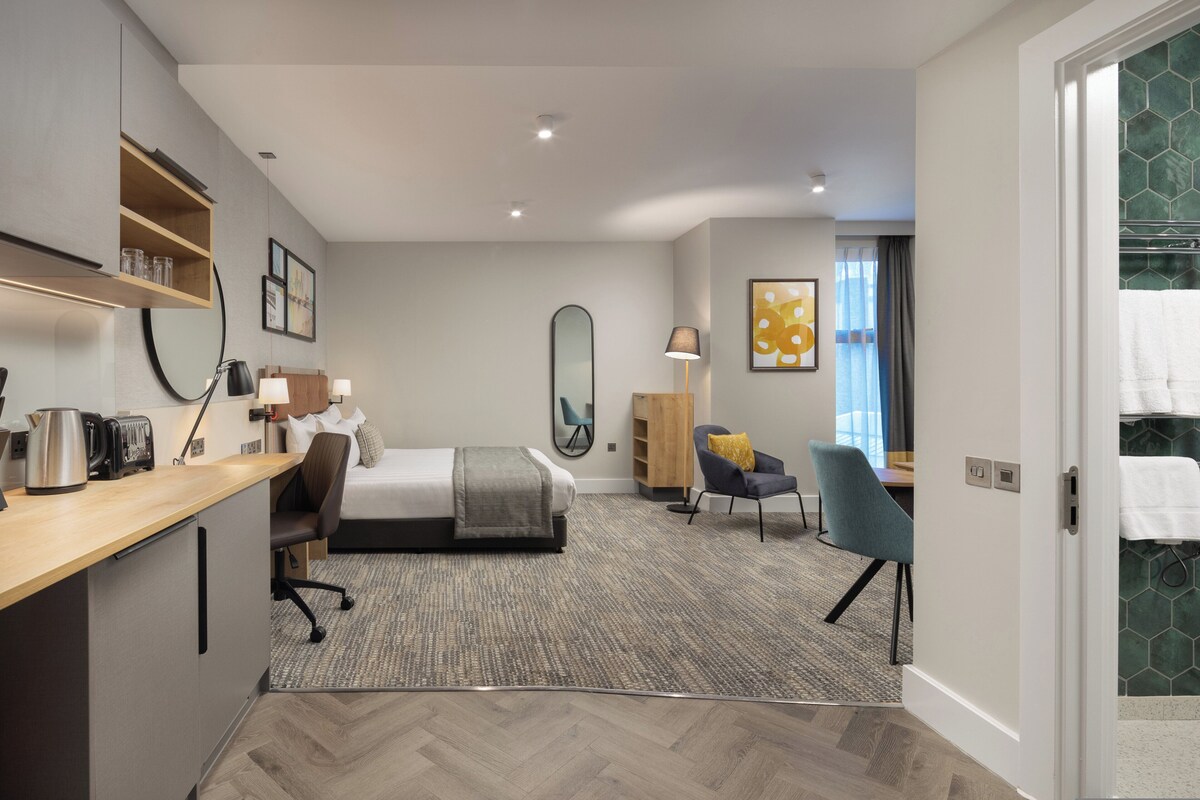 Studio Suite, 1 Queen Bed, Accessible, Kitchen | Premium bedding, in-room safe, desk, laptop workspace