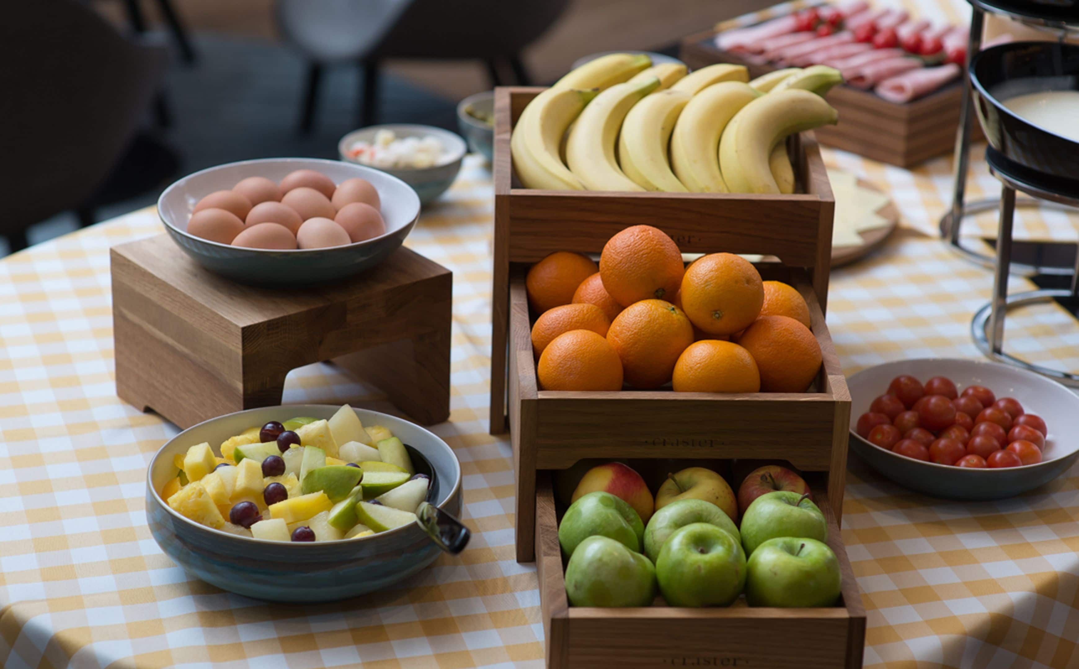 بوفيه فطور مجانًا يوميًا