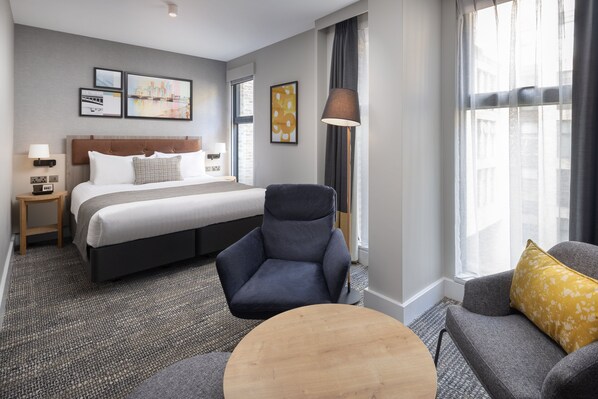 Studio Suite, 1 King Bed, Kitchenette | Premium bedding, in-room safe, desk, laptop workspace - Staybridge Suites London - Vauxhall by IHG (London)