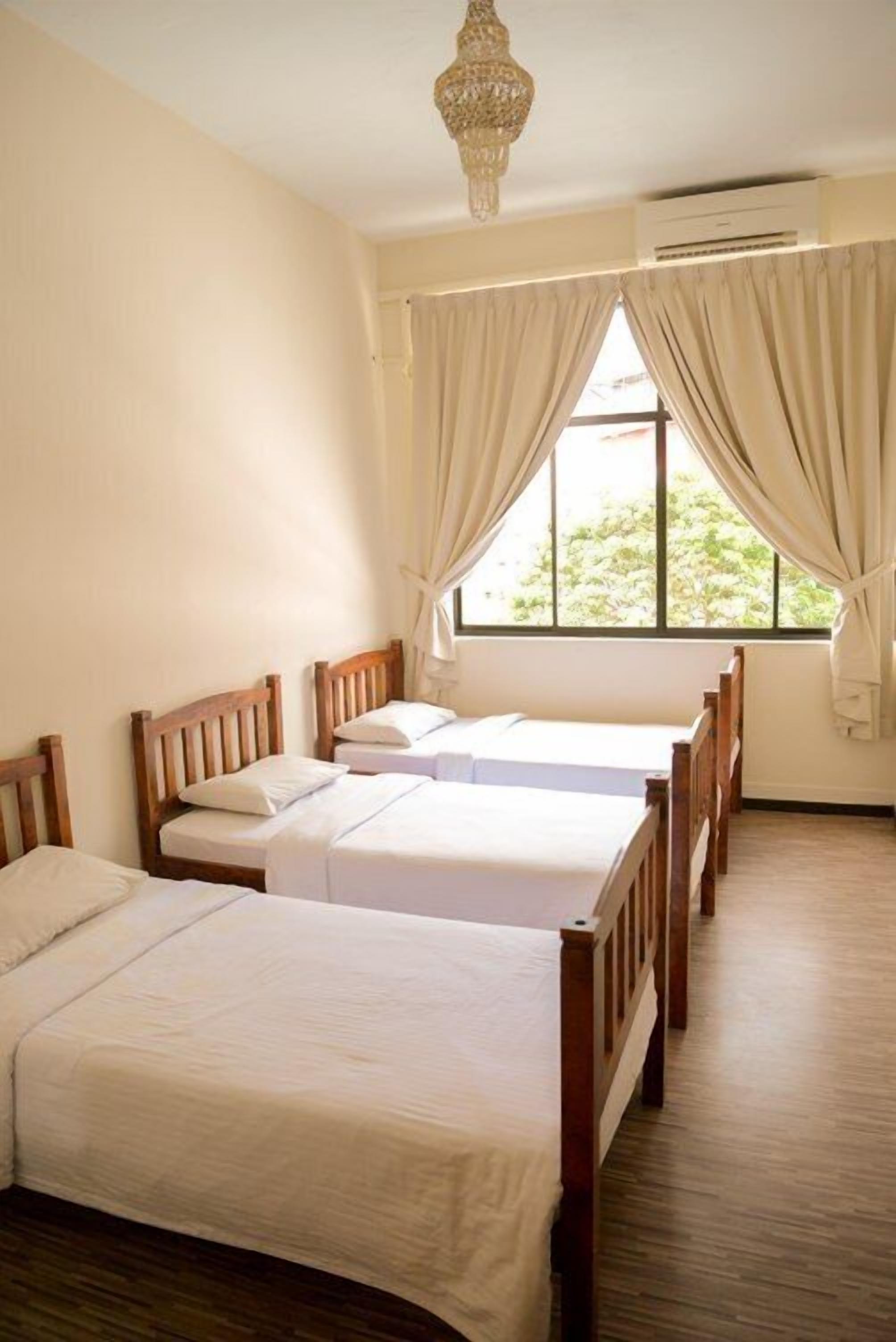 家庭客房 (shared bathroom)