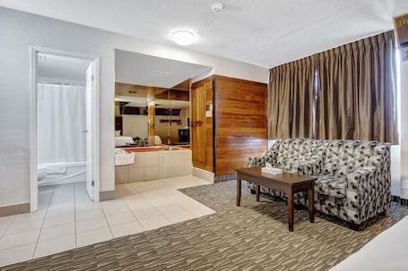 SuĆte, para nĆ£o fumantes | Escrivaninha, ferros/tĆ”buas de passar roupa, Wi-Fi de cortesia