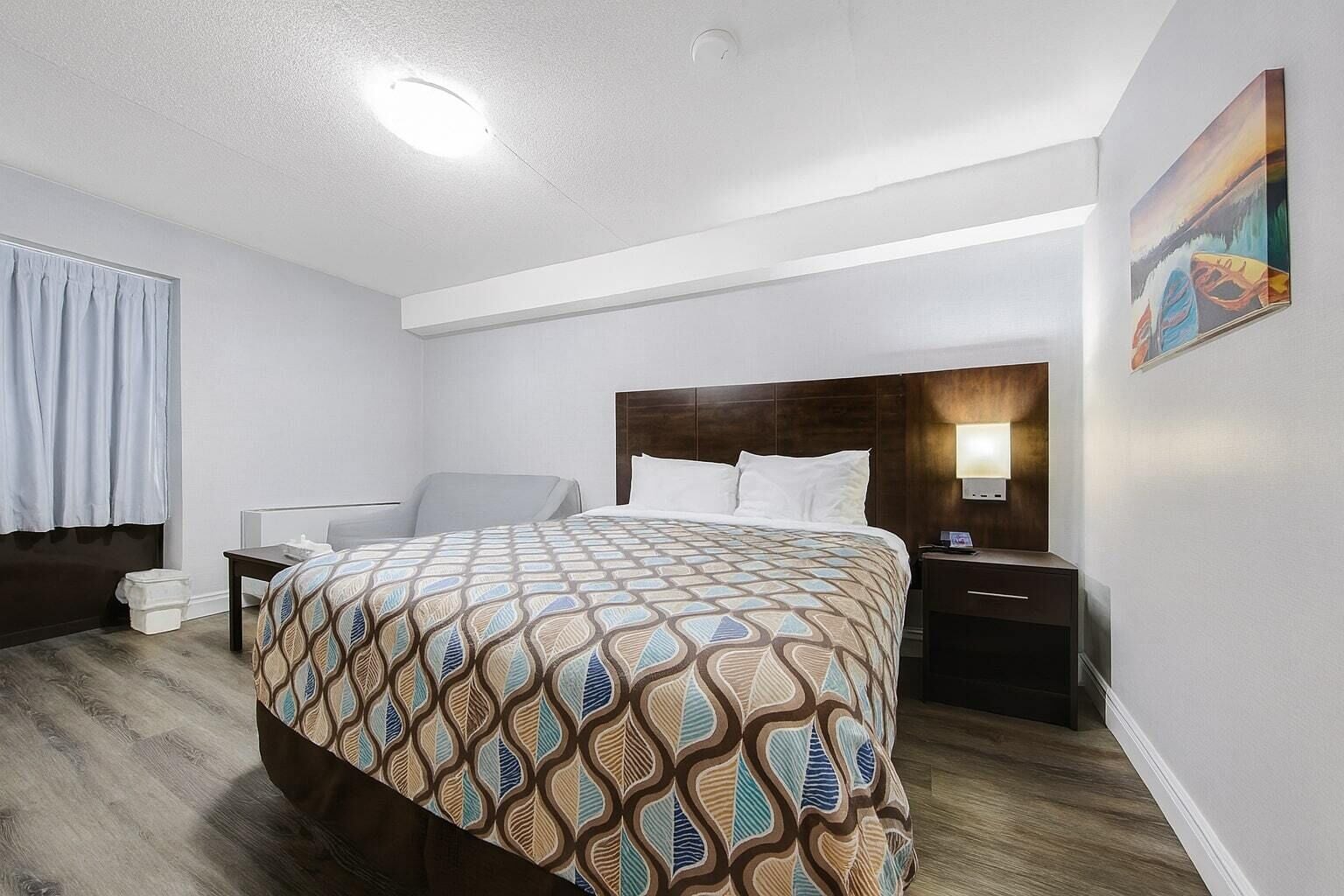 Foto - Deluxe Inn