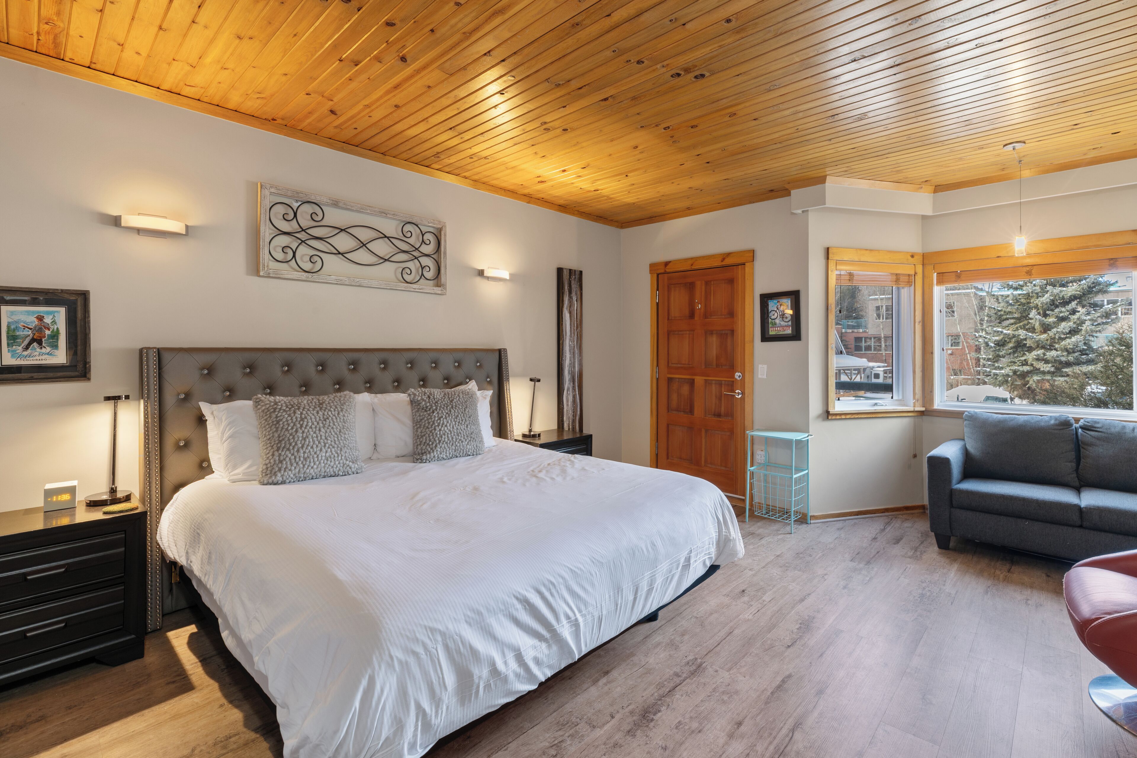 Individually decorated, free WiFi, bed sheets