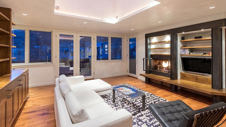 Ice House Suites and Condominiums