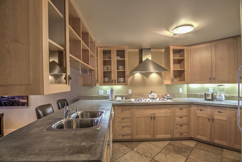 Ice House Suites and Condominiums