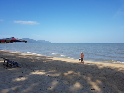 D'Feringghi Haus Hotel & Restaurant