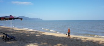 D'Feringghi Haus Hotel & Restaurant