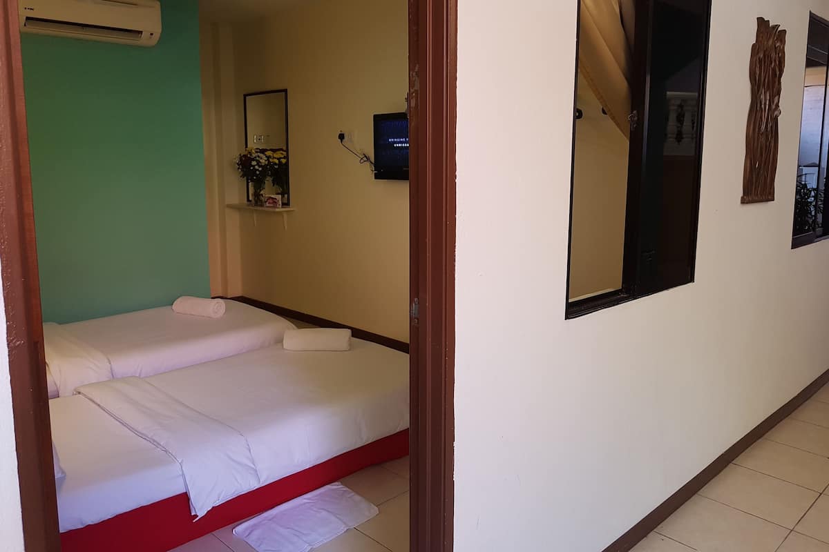 Rollaway beds, free WiFi