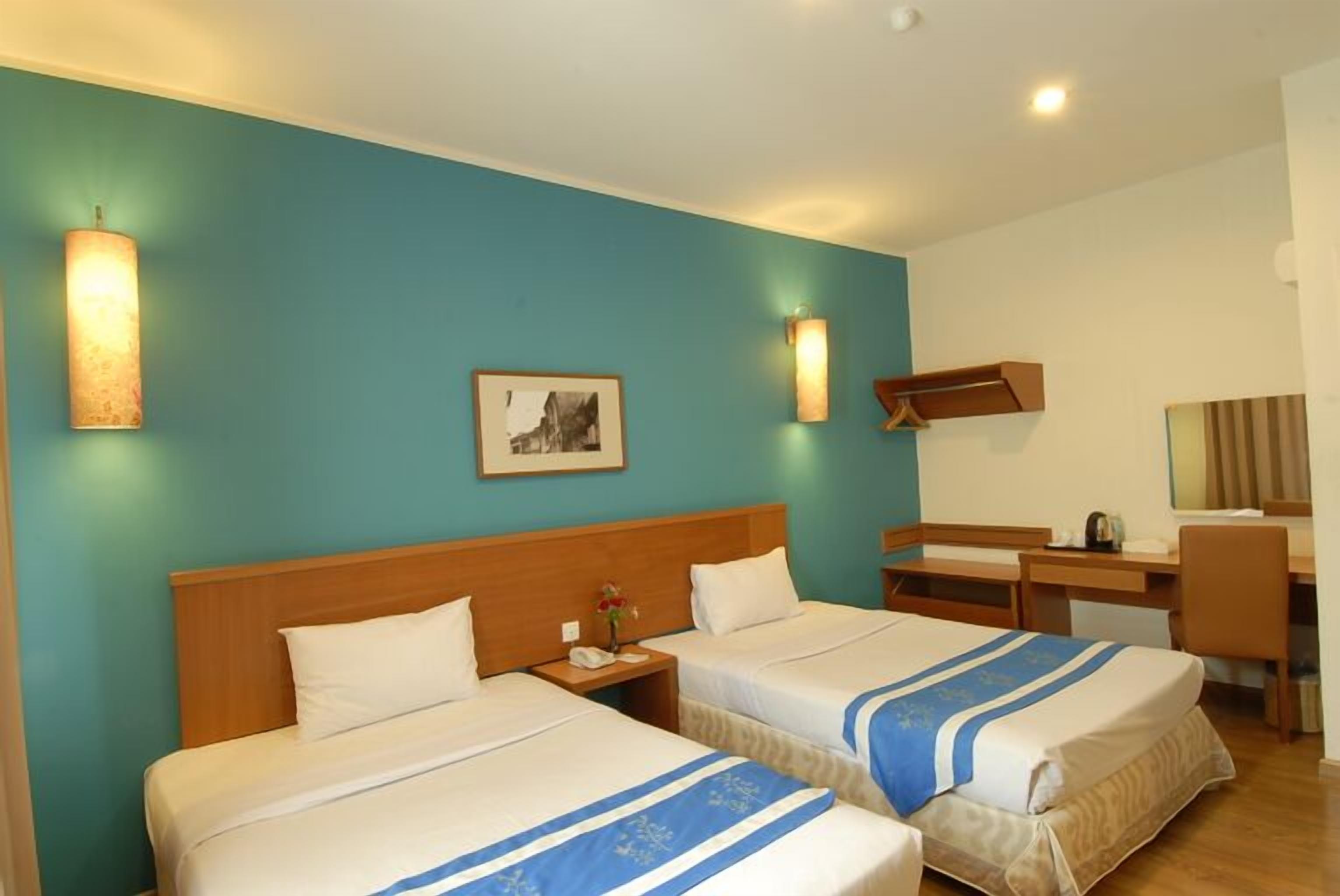 Soundproofing, free WiFi, bed sheets