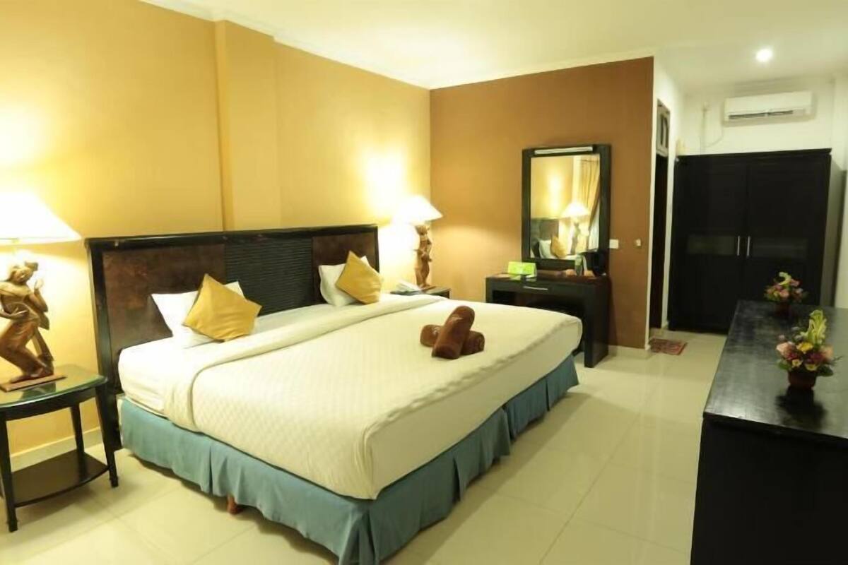 Minibar, in-room safe, desk, rollaway beds