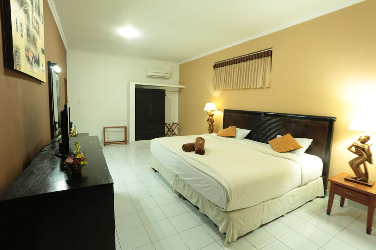 Minibar, in-room safe, desk, rollaway beds