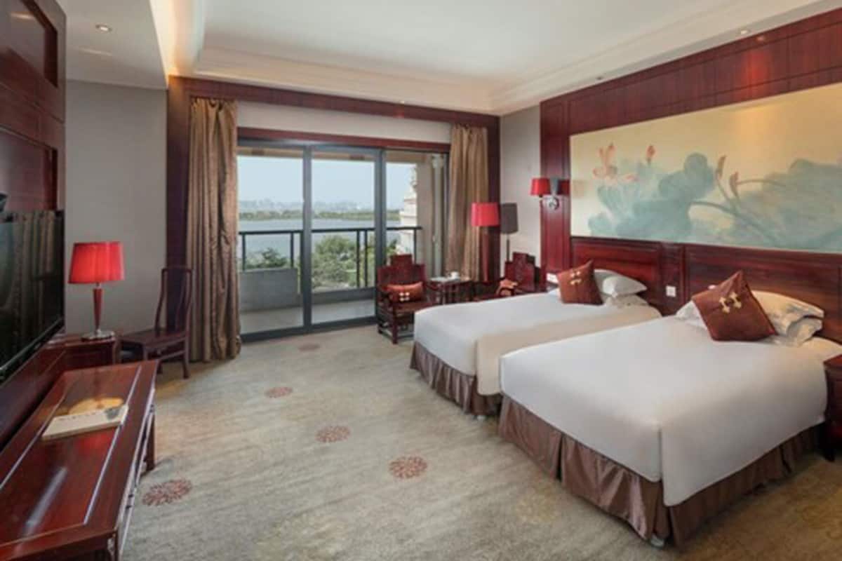 Phòng Executive, 2 giường đơn, quang cảnh hồ | Chăn bông, minibar, két bảo mật tại phòng, bàn
