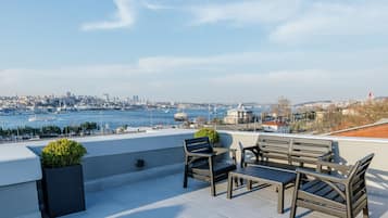 Habitación Deluxe con 1 cama matrimonial o 2 individuales, Terraza, vista al mar | Vista del balcón