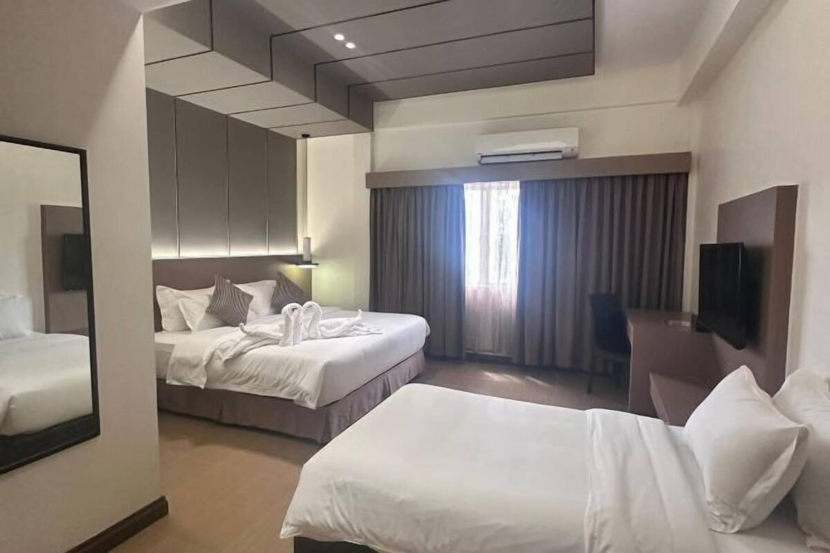 Sistema de insonorización, tabla de planchar con plancha, wifi gratis