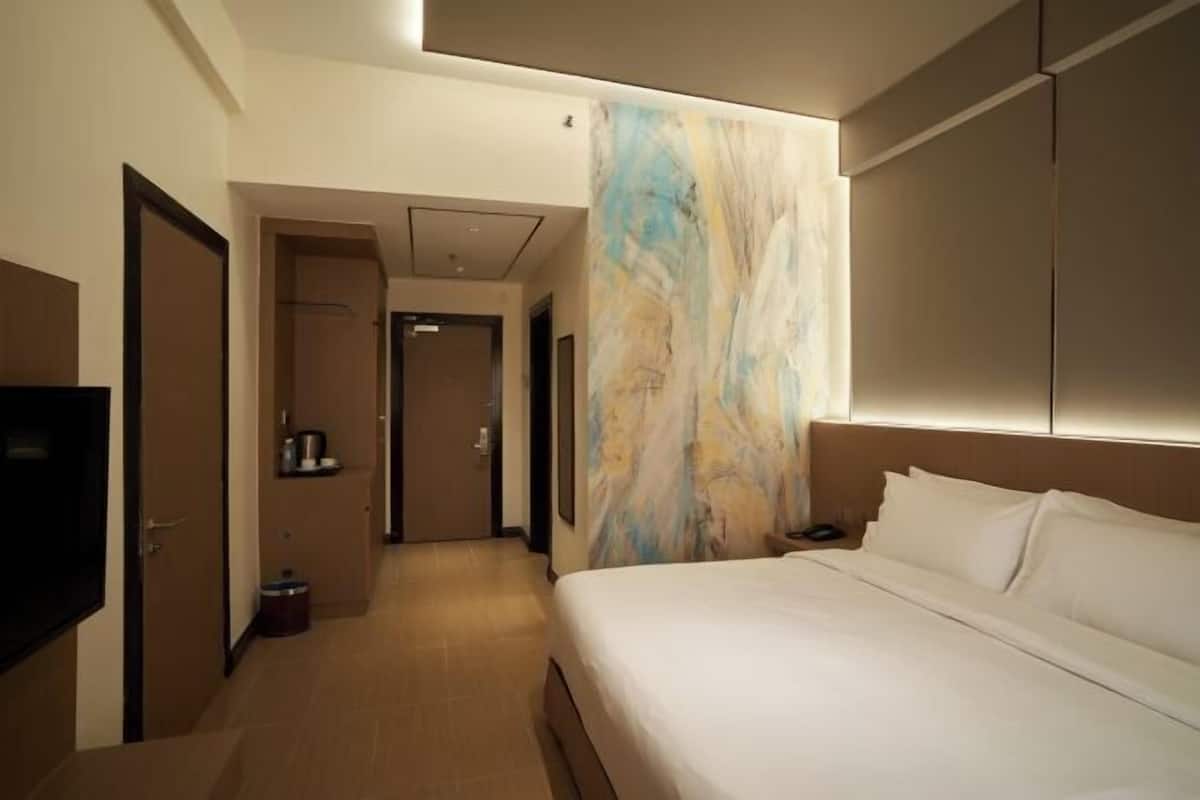 Soundproofing, iron/ironing board, free WiFi