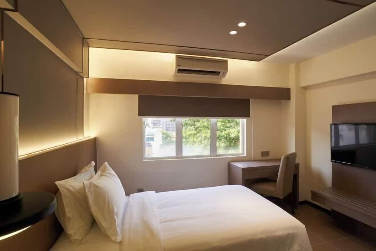 Soundproofing, iron/ironing board, free WiFi
